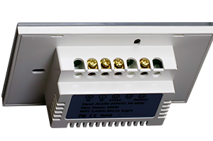 mặt sau phía trên sản phẩm công tắc